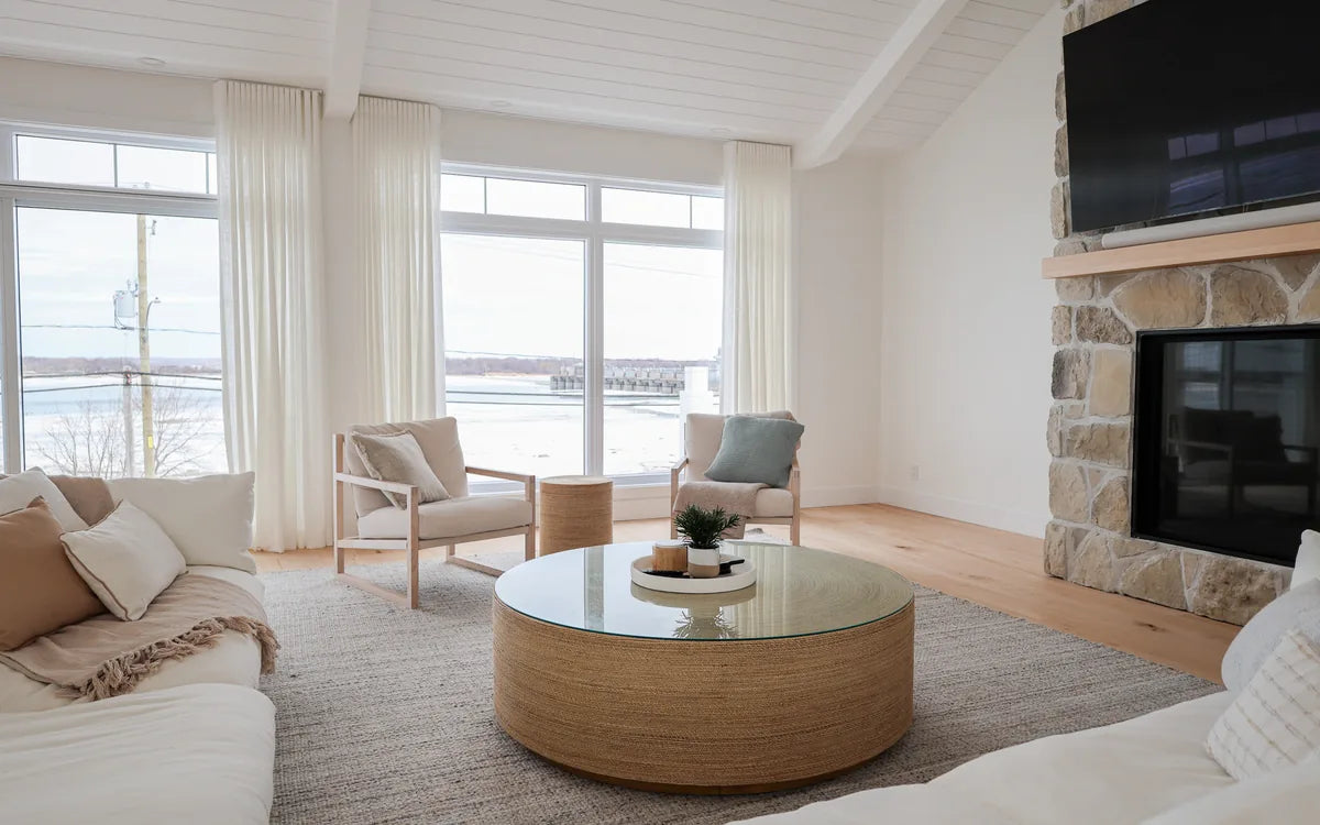 Chambre avec bois franc riche