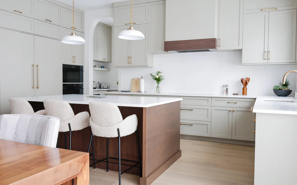 Cuisine avec plancher de céramique